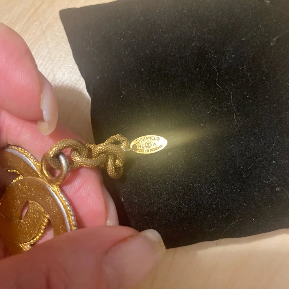 ❌sold❌ CHANEL Vintage 96A Coco Mark Textured Interlocking CC Key Holder Charm